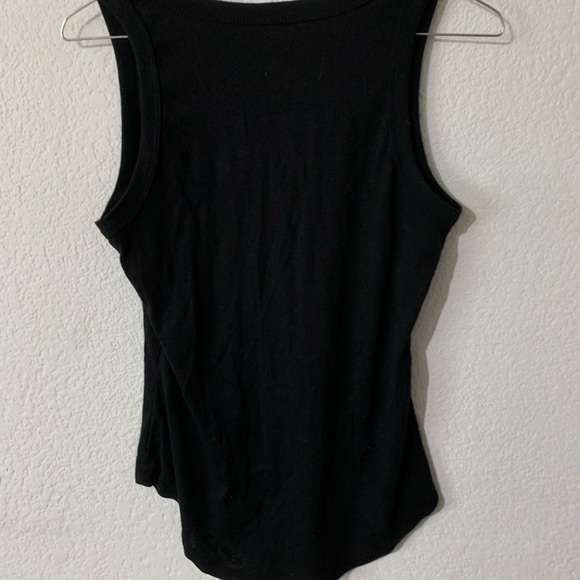 Multiple Tank Tops - Picture 6 of 9